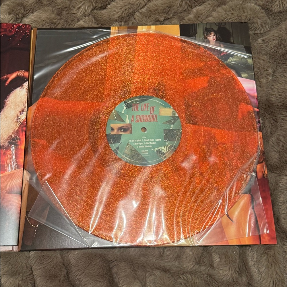 Taylor Swift - The Life of a Showgirl Vinyl - Picture 5 of 6